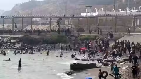 Madrid réquisitionne 16 000 m² du port de Ceuta pour loger des migrants