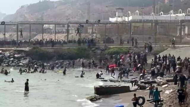 Madrid réquisitionne 16 000 m² du port de Ceuta pour loger des migrants