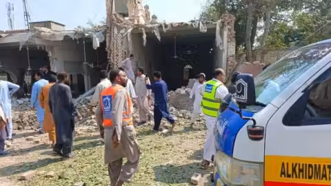 Pakistan : au moins 31 morts dans un attentat-suicide contre un complexe de police