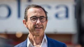 Port du voile : Bruno Retailleau veut l’interdire « là où c’est possible » et se distingue du RN