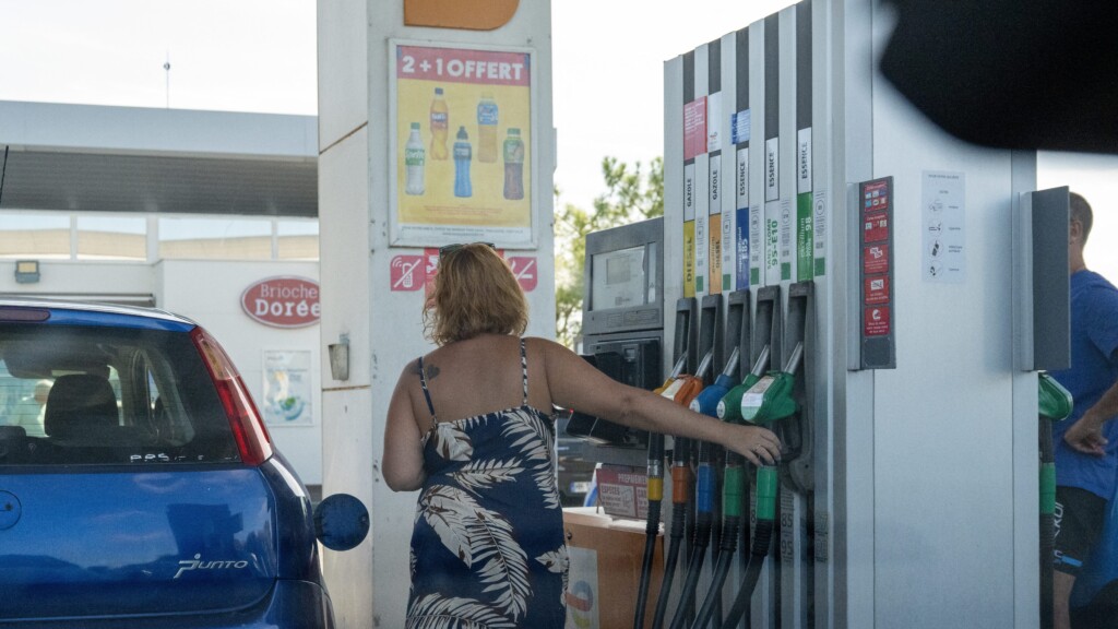 Prix des carburants : à quelques heures des annonces du gouvernement, les oppositions mettent la pression