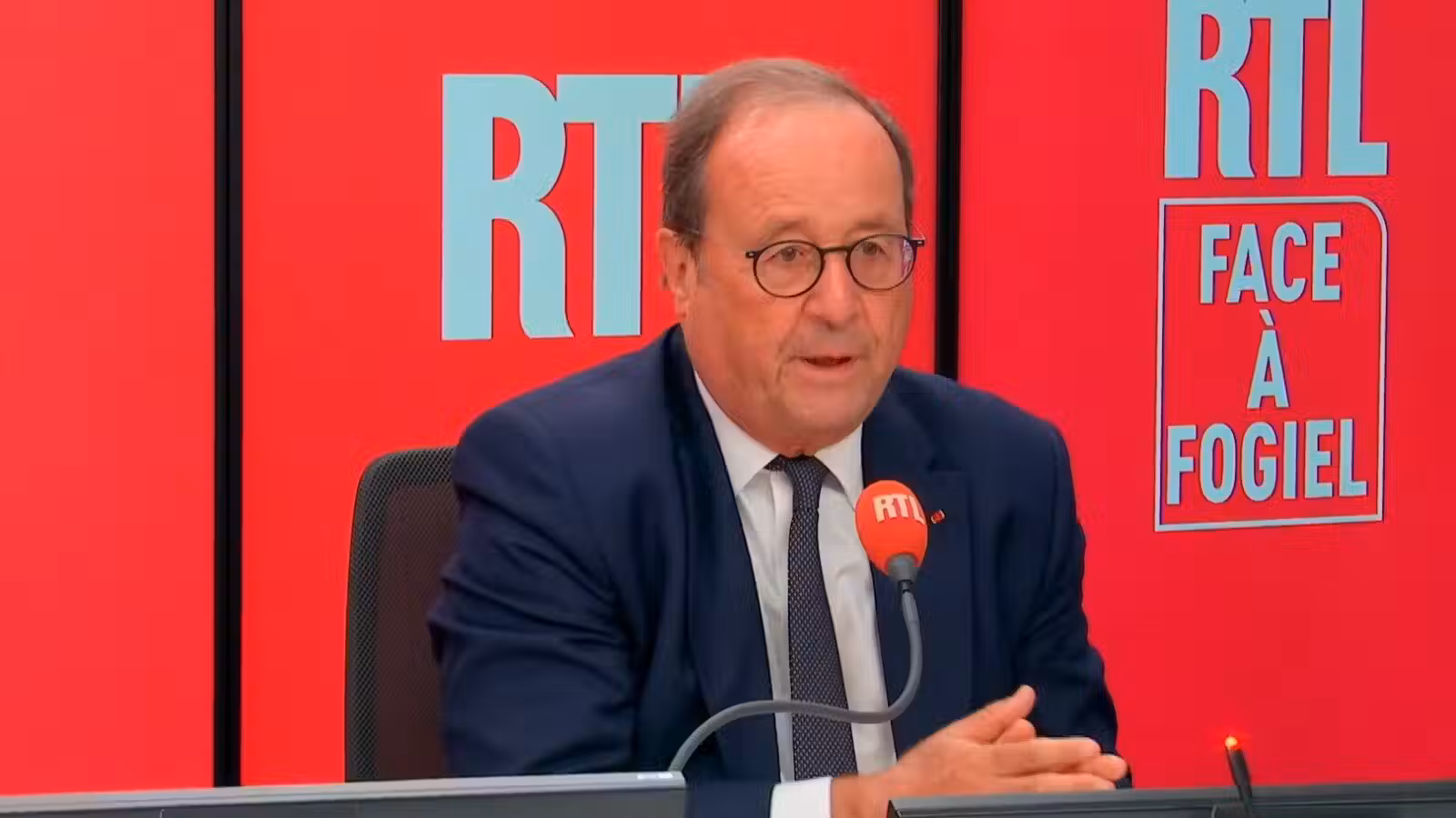 Présidentielle 2027 : François Hollande entretient le suspense sur une candidature