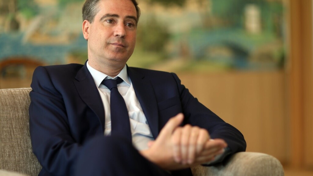 Présidentielle 2027 : l’ancien ministre Olivier Becht annonce sa candidature