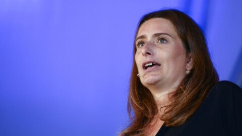 Quel naufrage ! : Marine Tondelier en difficulté sur l’histoire de la Ve République