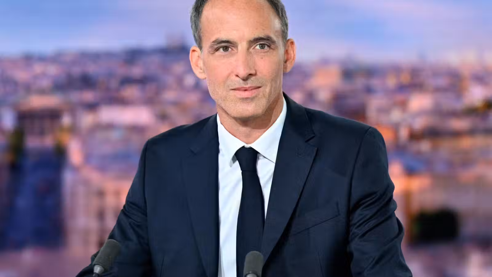 Raphaël Glucksmann propose un chèque énergie de 500 euros étendu aux classes moyennes