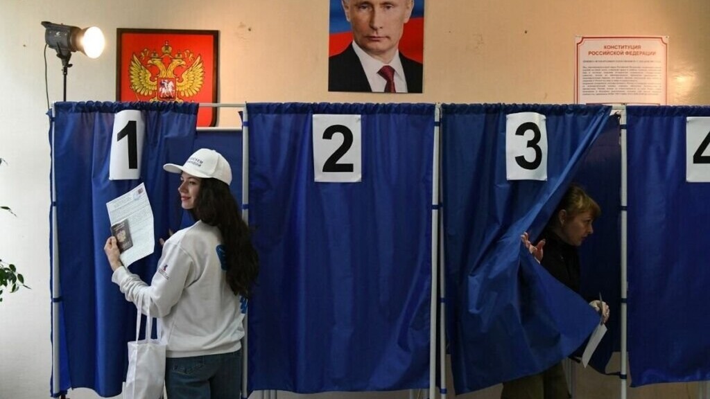 Russie : vote anticipé organisé sous escorte armée dans le Donetsk occupé