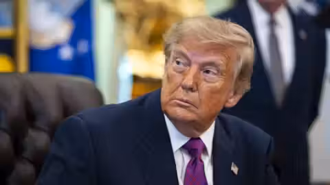 Trump bannit CNN, MSNOW et Politico de la Maison Blanche, une escalade inédite contre la presse