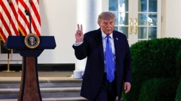 Trump menace les universités privées de perdre leurs exemptions fiscales pour leurs programmes DEI
