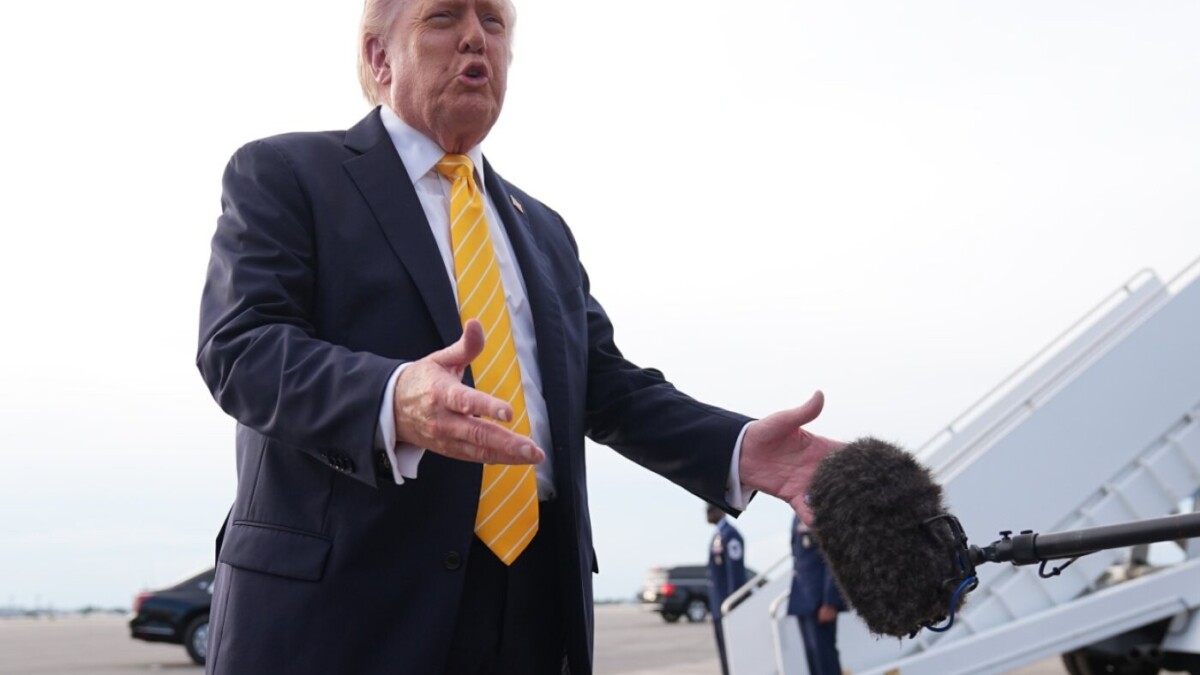 Trump promet 5 000 dollars à chaque Américain si les républicains gagnent les midterms