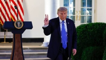 Trump saisit la Cour suprême pour restreindre le vote par correspondance avant les midterms