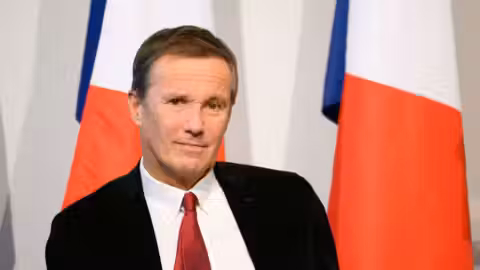 Ukraine : Nicolas Dupont-Aignan critique la position de Marine Le Pen et Jordan Bardella