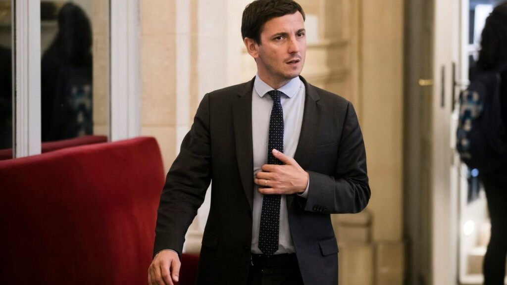 Un député LFI publie chez Fayard : “Ce n’est pas notre choix”, tranche Mathilde Panot