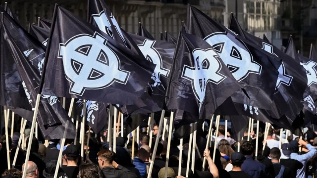 Un policier des Yvelines arrêté, 3000 militants d'ultra-droite surveillés