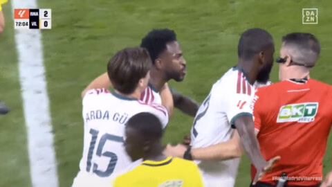 Real Madrid : Vinicius tire les cheveux d’un adversaire, explose contre l’arbitre et risque de manquer le Clasico, Mourinho boycotte la presse
