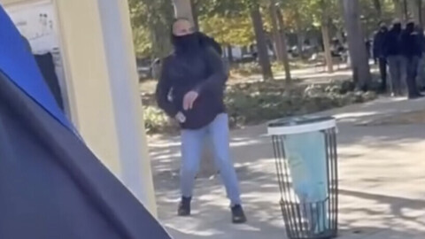 Mobilisation des lycéens: habillé comme un casseur, un adulte lance un projectile et fuit la caméra. La rumeur d’un policier en civil enfle