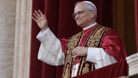 Le pape Léon XIV atteint d’un cancer du poumon: le Vatican confirme le diagnostic après son opération