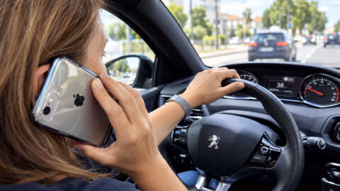 Téléphone au volant: la suspension du permis désormais généralisée à toute la France, jusqu’à six mois sans conduire