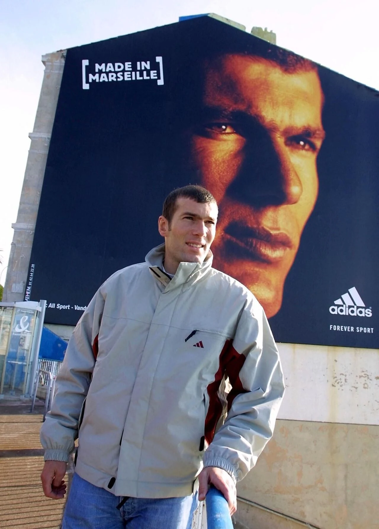 ENQUÊTE ENTREVUE – Zinédine Zidane, la star qui a vendu les grandes marques aux Français: comment Leader Price lui a ou