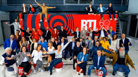 RTL fête ses 60 ans avec 60 heures de programmes exceptionnels et une photo historique réunissant ses plus grandes voix (Photo : Philippe PETIT / PARIS MATCH)