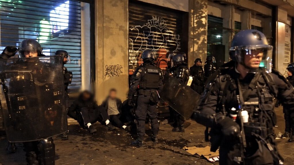 Manifestations du 24 octobre: l’armée mobilisée, RAID, GIGN, blindés. Le gouvernement déploie les grands moyens contre les casseurs