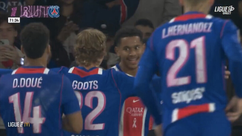 Ligue 1: le PSG bat Lyon (2-0) grâce à Mayulu et Godts et reprend la tête du championnat
