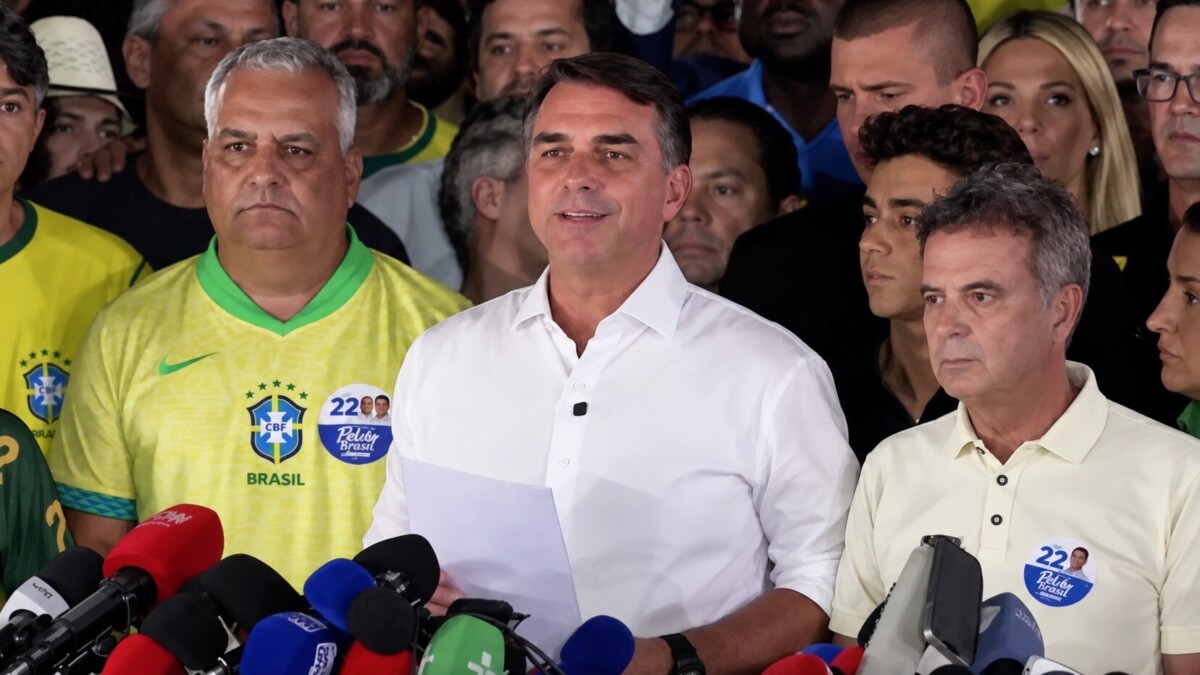 Flávio Bolsonaro soupçonné d’avoir fui le Brésil: ses passeports annulés, un jet privé immobilisé en Argentine