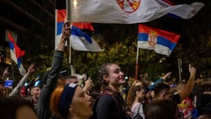 Serbie : après la chute de Vučić, le mouvement étudiant vainqueur cherche un rapprochement avec l’UE