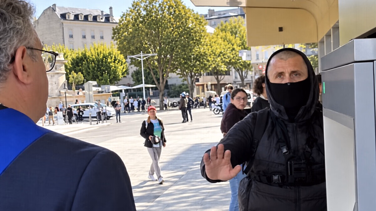 Reims - L’homme filmé au milieu des lycéens était bien un policier de la BAC lançant une grenade fumigène, indique le procureur