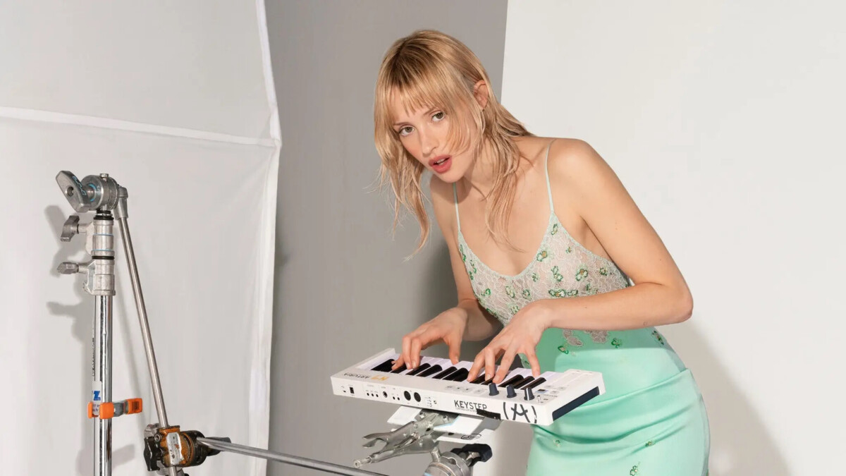 Révélations – Angèle accusée d’avoir utilisé Because Music avant de signer chez Sony pour 4 millions d’euros: les coulisses d’une polémique Révélations - Angèle accusée d’avoir utilisé Because Music avant de signer chez Sony pour 4 millions d’euros: les coulisses d’une polémique