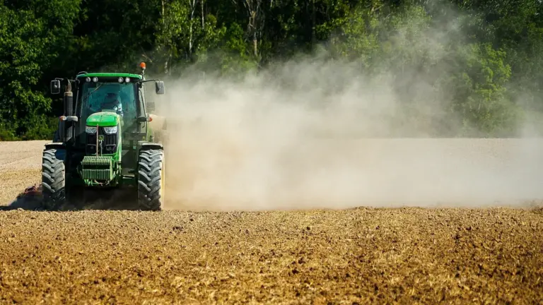 Agriculture : le gouvernement promet jusqu’à 700 millions d’euros pour éviter une vague de fermetures