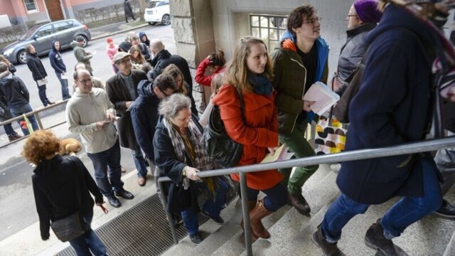 Avenir, emploi, logement : près de huit jeunes sur dix désavouent les responsables politiques