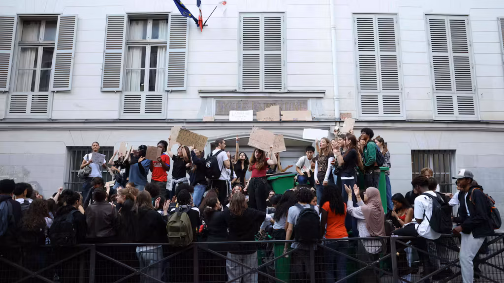 Blocages de lycées : 824 interpellations en Île-de-France, une majorité de mineurs