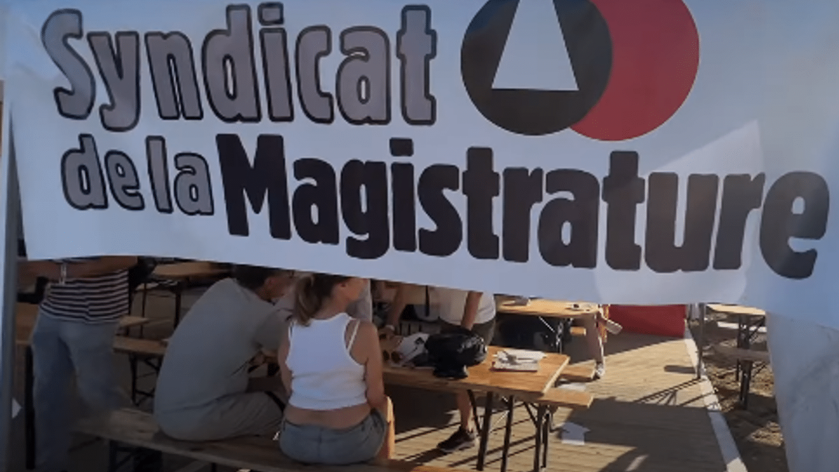 Blocages de lycées : le Syndicat de la magistrature appelle à cesser de « réprimer la jeunesse pour la faire taire » Blocages de lycées : le Syndicat de la magistrature appelle à cesser de « réprimer la jeunesse pour la faire taire »