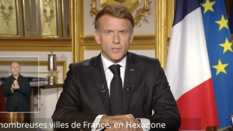Violences du 17 octobre : Macron promet d'être « intraitable » avec les casseurs, autorise des interdictions de manifester et appelle au dialogue