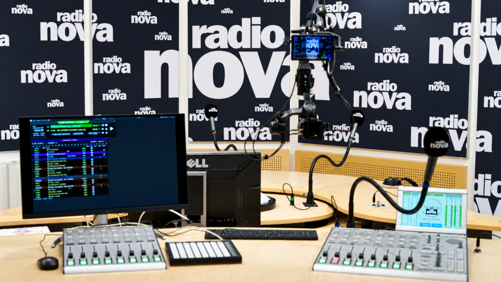Matthieu Pigasse veut porter l’esprit de Radio Nova sur la TNT en 2027