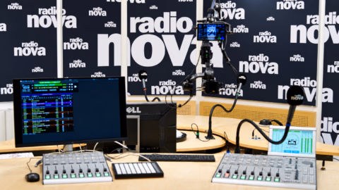 Matthieu Pigasse veut porter l’esprit de Radio Nova sur la TNT en 2027