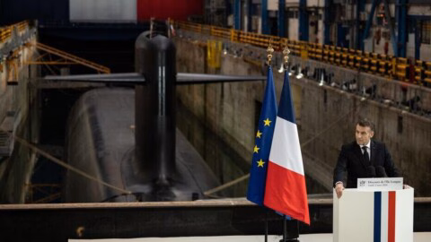Emmanuel Macron assiste à un tir du M51 sans charge nucléaire depuis le sous-marin Le Vigilant