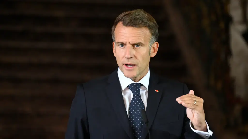 Frappes russes en Ukraine : Emmanuel Macron dénonce une escalade et avertit Moscou