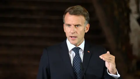 Frappes russes en Ukraine : Emmanuel Macron dénonce une escalade et avertit Moscou