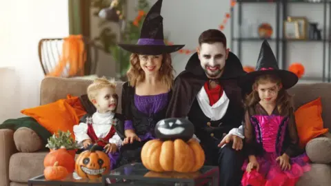 Halloween 2026 : déguisements, bonbons et frissons, la fête qui fait retomber tout le monde en enfance — photo