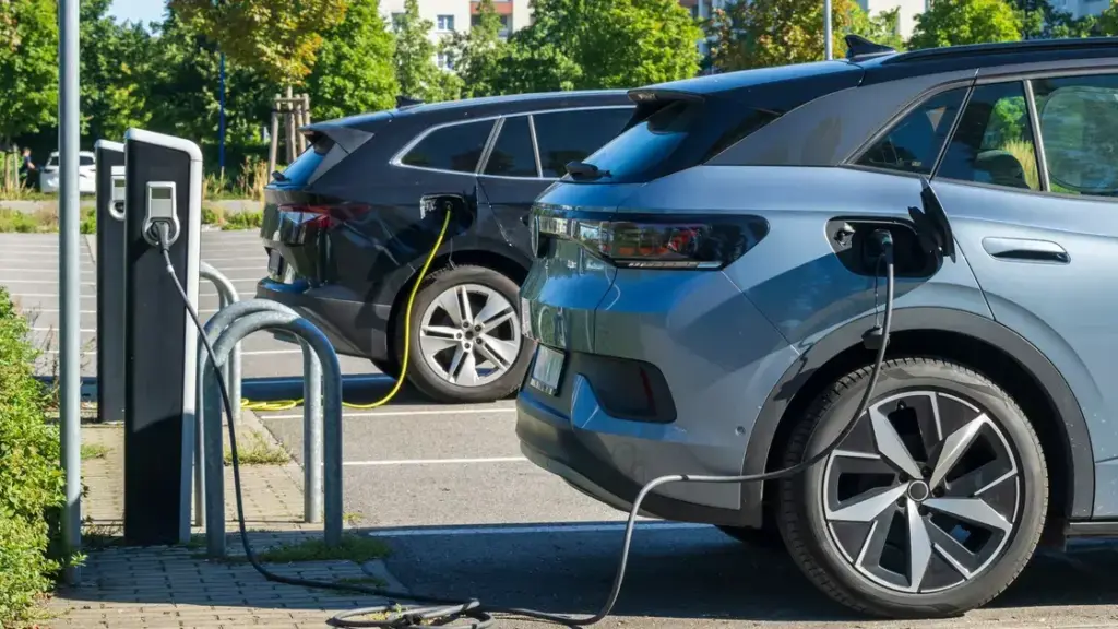 Leasing social : pourquoi les 50 000 voitures électriques promises peinent à trouver preneur