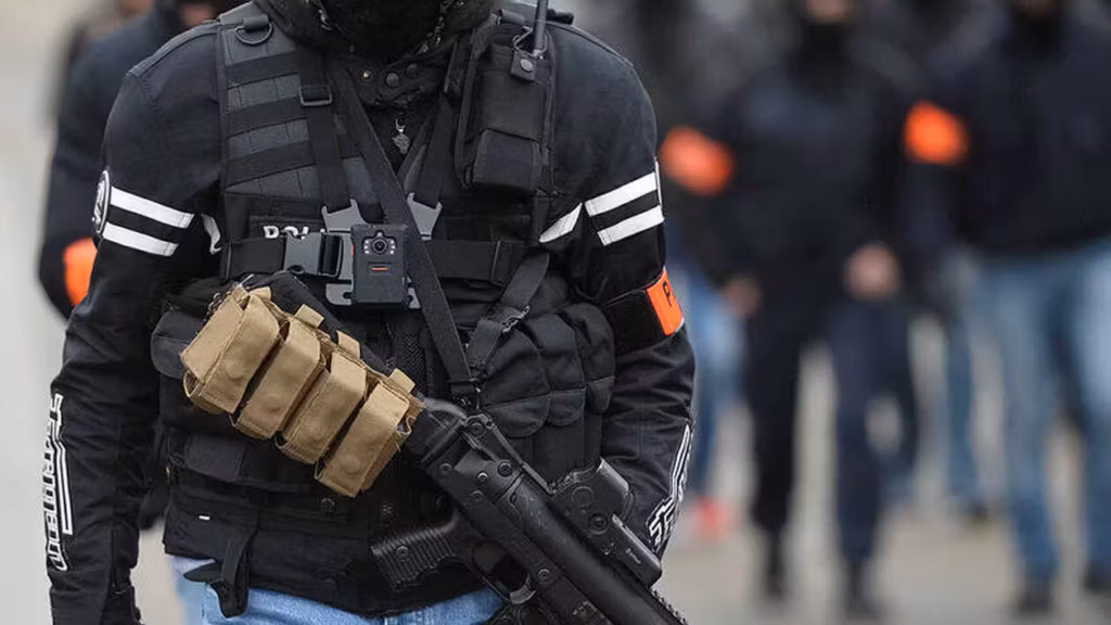 Manifestations du 17 octobre : l'IGPN ouvre une enquête concernant un photographe blessé par une grenade policière à Paris