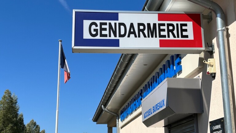 Nord : deux jeunes hommes retrouvés morts dans une villa de luxe, des médicaments découverts sur place Nord : deux jeunes hommes retrouvés morts dans une villa de luxe, des médicaments découverts sur place — photo