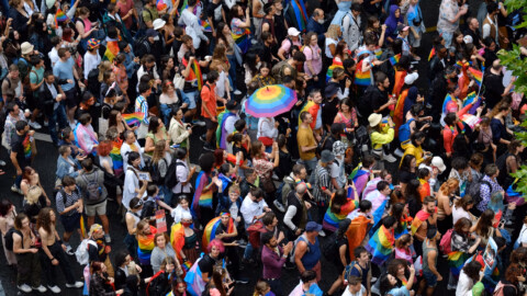 Paris : la marche des fiertés revient après son report lié à la canicule