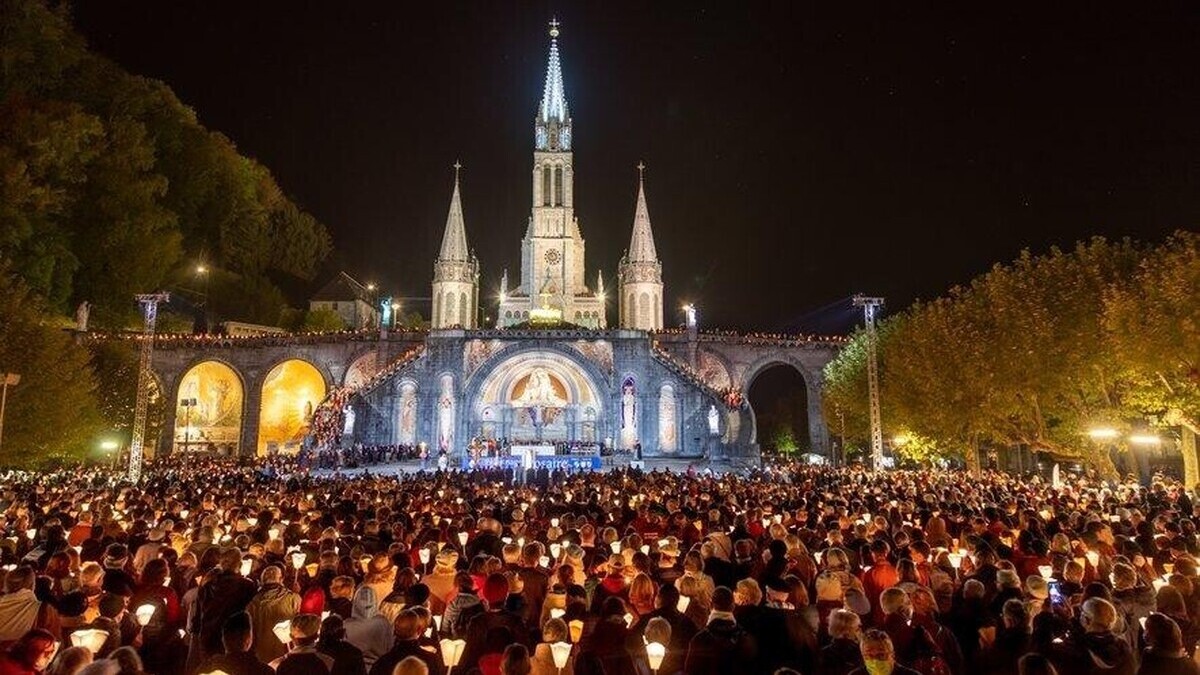 Pèlerinage à Lourdes : pourquoi des milliers de fidèles viennent chercher foi, espoir et réconfort Pèlerinage à Lourdes : pourquoi des milliers de fidèles viennent chercher foi, espoir et réconfort