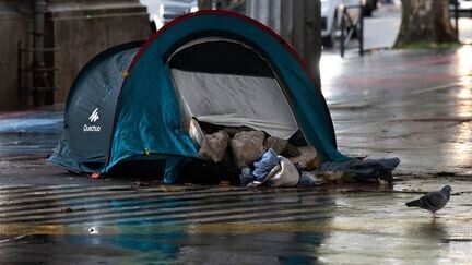 Sans-abri : au moins 927 personnes sont mortes en France en 2025, un bilan alarmant
