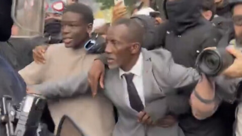 VIDÉO - La scène hallucinante du maire LFI de Saint-Denis Bally Bagayoko face aux policiers en pleine mobilisation lycéenne