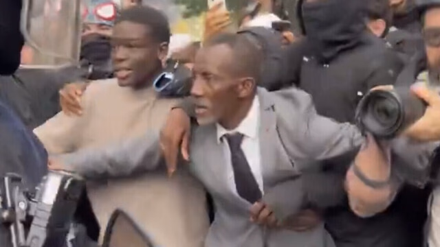 VIDÉO - La scène hallucinante du maire LFI de Saint-Denis Bally Bagayoko face aux policiers en pleine mobilisation lycéenne