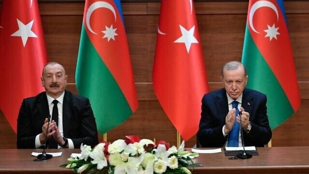 Azerbaïdjan : l’interdiction du hijab à l’école déclenche une crise inédite entre Bakou et Ankara