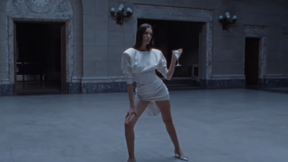 Charlotte Cardin dévoile « Memories », un nouveau single en deux versions avant son troisième album Charlotte Cardin dévoile « Memories », un nouveau single en deux versions avant son troisième album